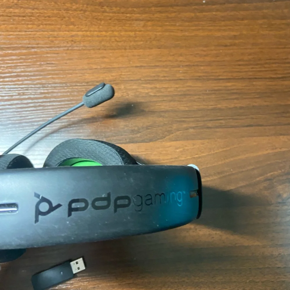 PDP WIRELESS GAMING HEADSET - never been used - no scratches or rips
